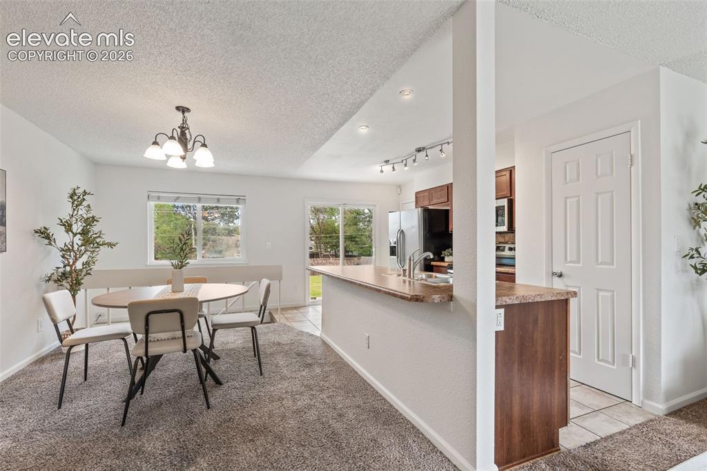 Image 11 of 49: Dining Area