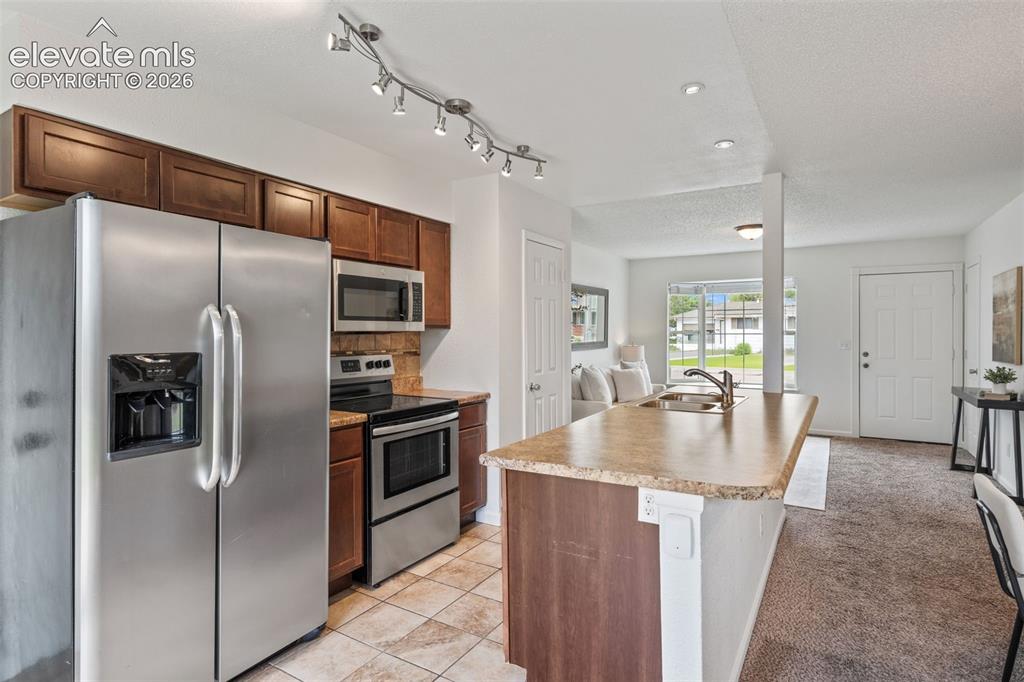 Image 16 of 49: Kitchen