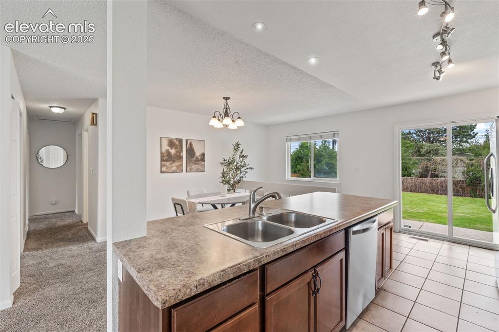 Image 18 of 49: Kitchen