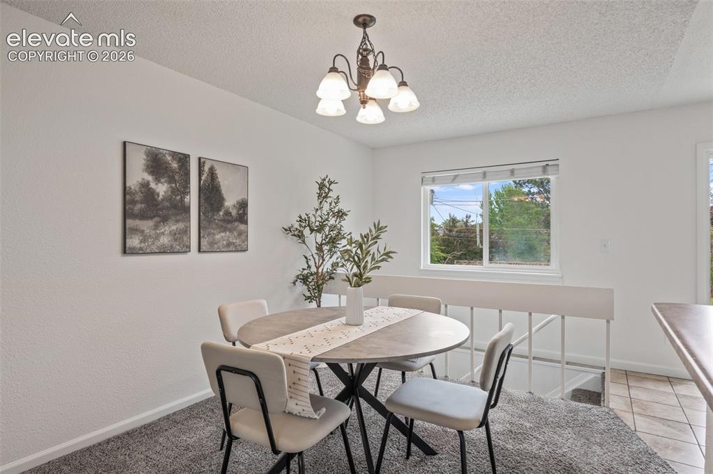 Image 19 of 49: Dining Area