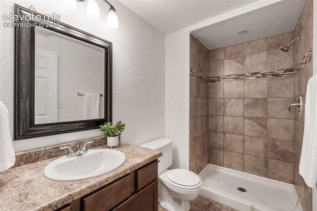 Image 36 of 49: Bathroom