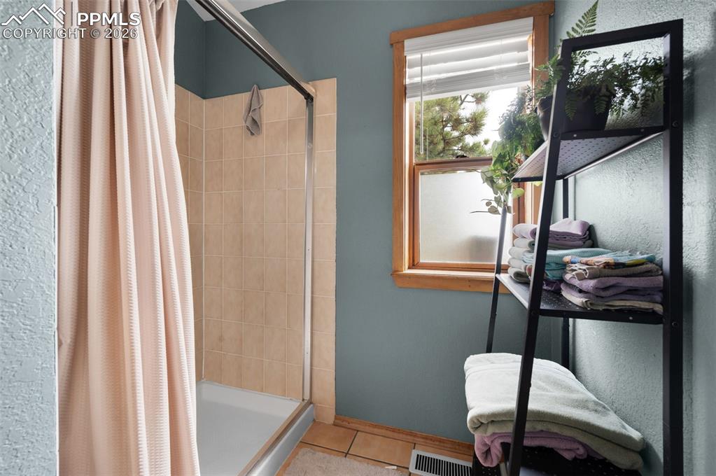 Image 21 of 37: Bathroom