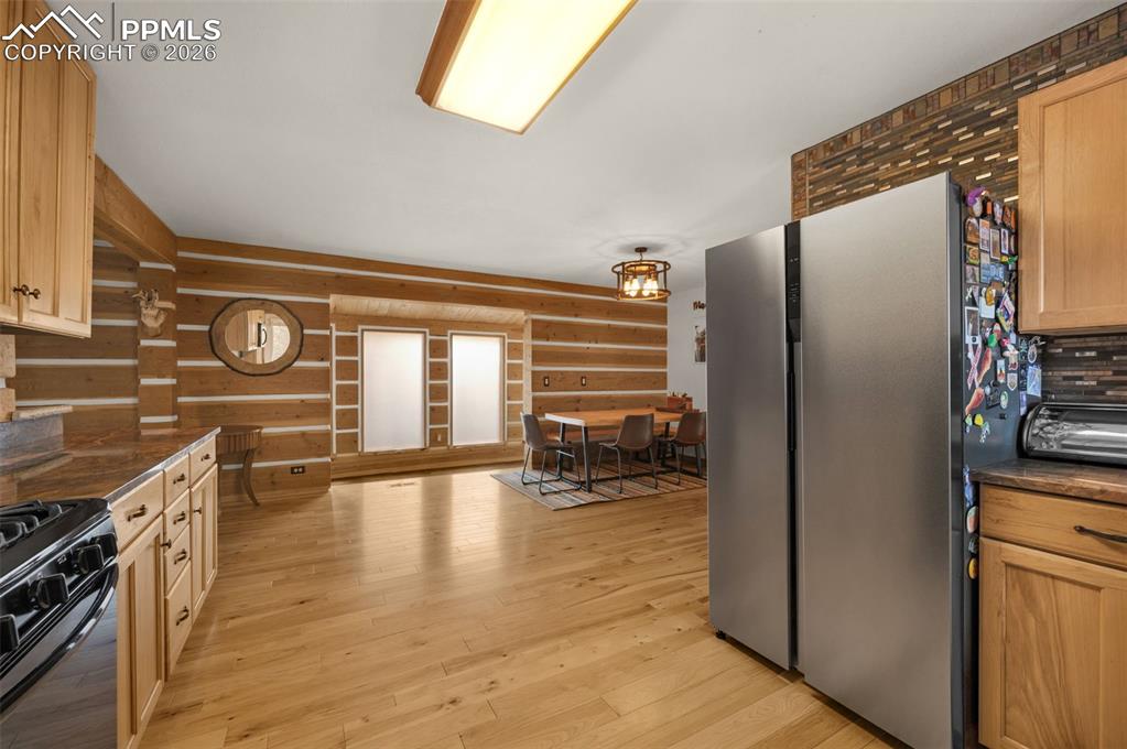 Image 9 of 37: Kitchen