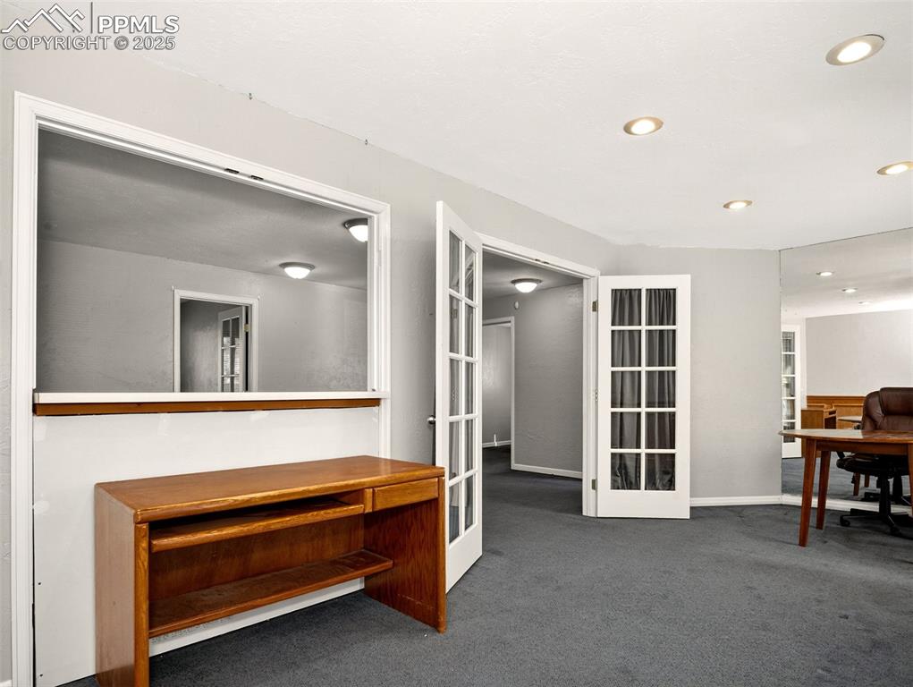 Image 8 of 17: Lobby