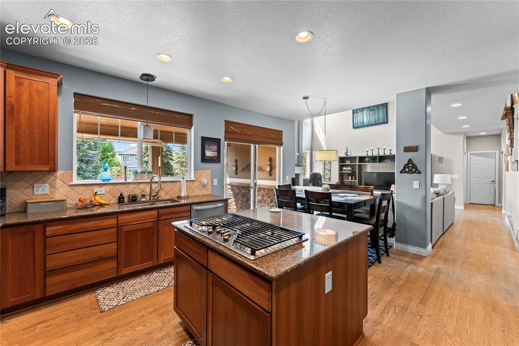 Image 15 of 48: Kitchen