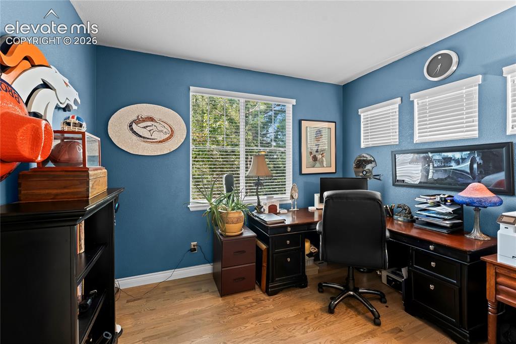 Image 18 of 48: Office