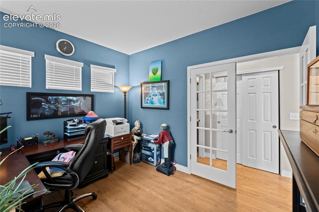 Image 19 of 48: Office