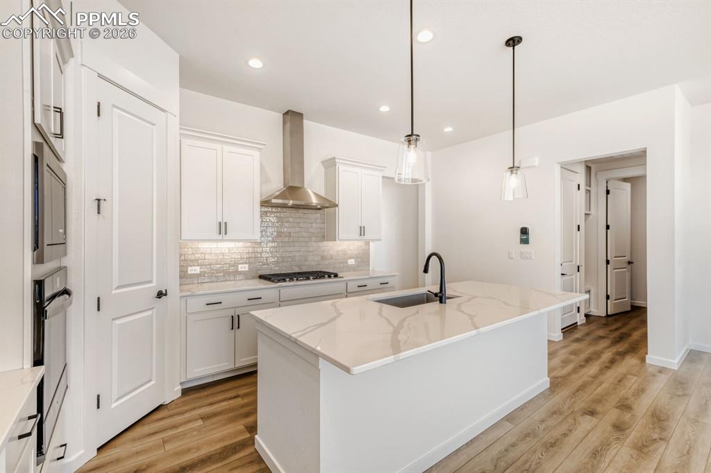 Image 10 of 28: Kitchen