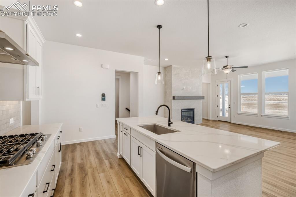 Image 11 of 28: Kitchen