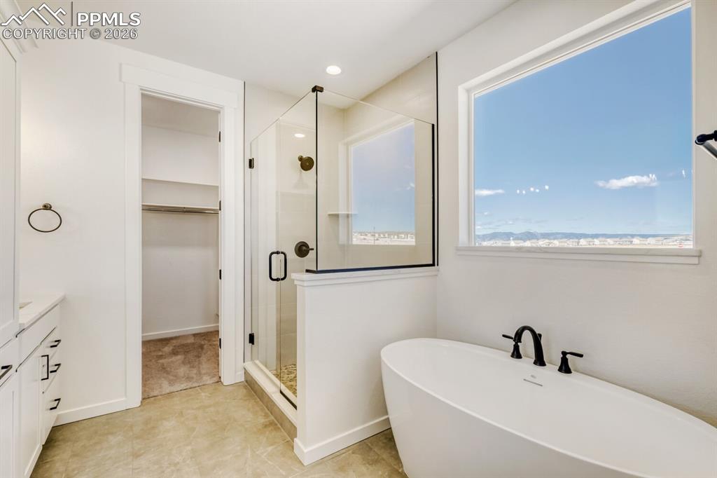 Image 15 of 28: Bathroom