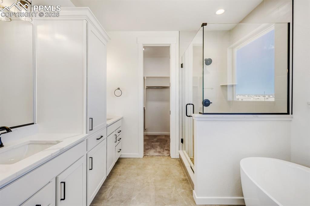 Image 17 of 28: Bathroom