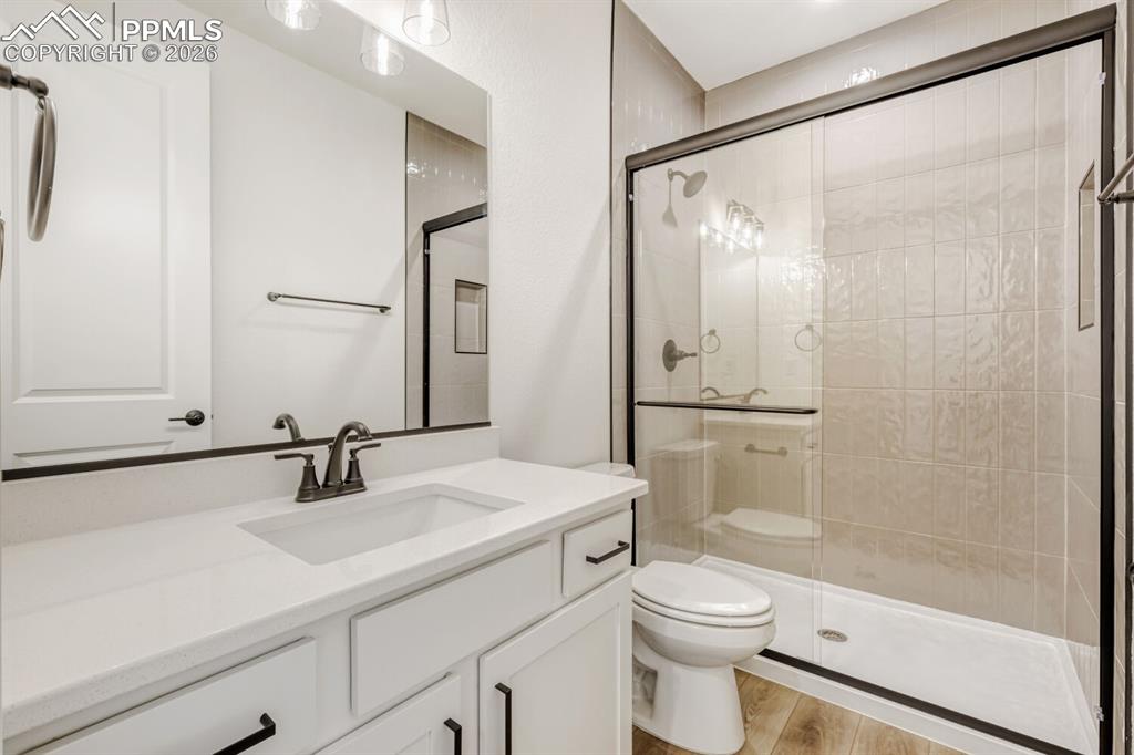 Image 24 of 28: Bathroom