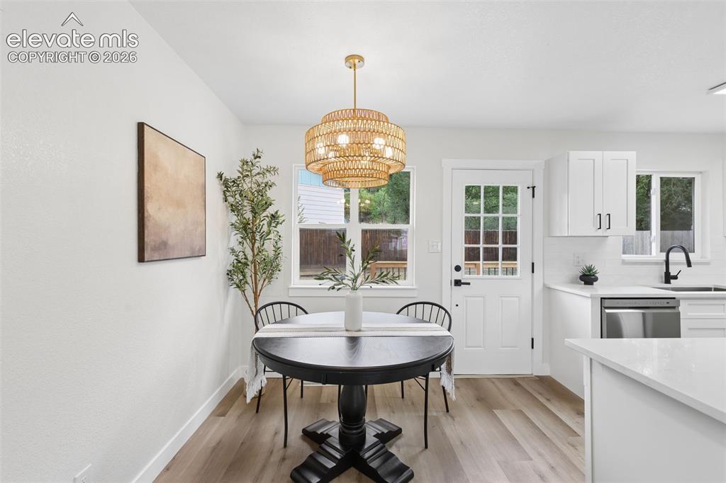 Image 10 of 37: Dining Area