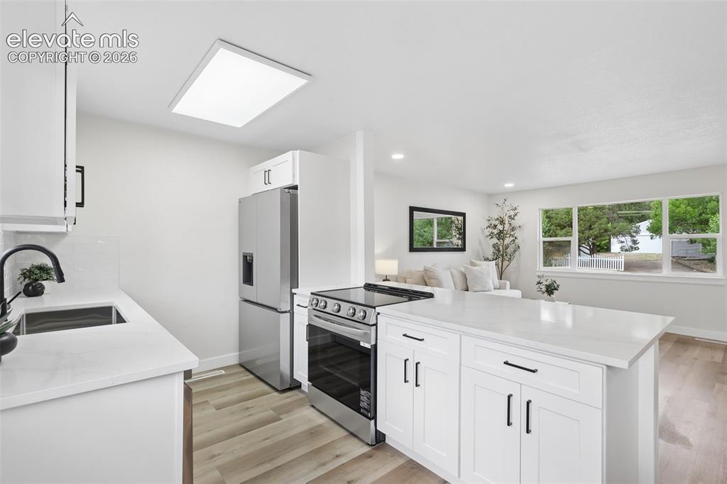 Image 11 of 37: Kitchen