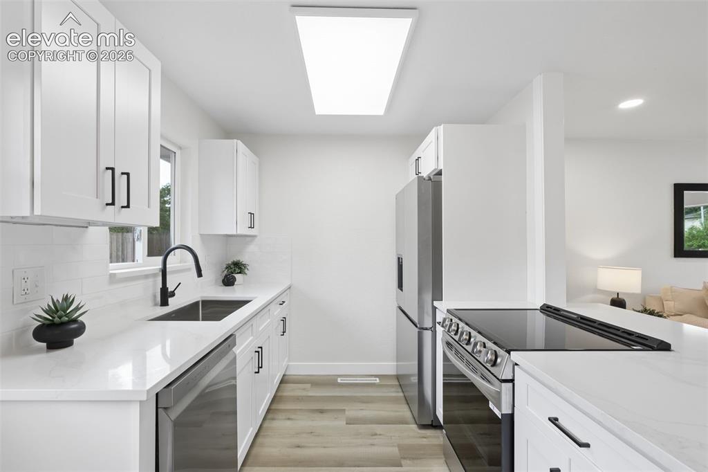 Image 12 of 37: Kitchen