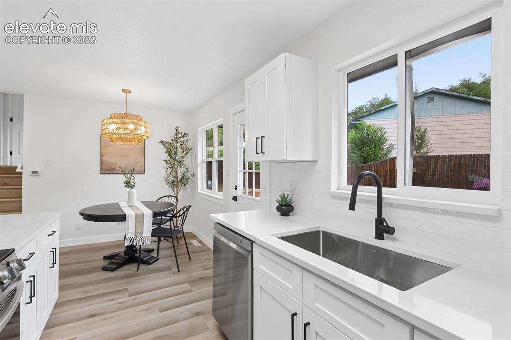 Image 14 of 37: Kitchen