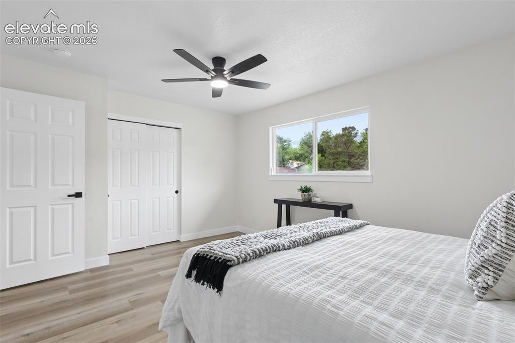 Image 17 of 37: Bedroom