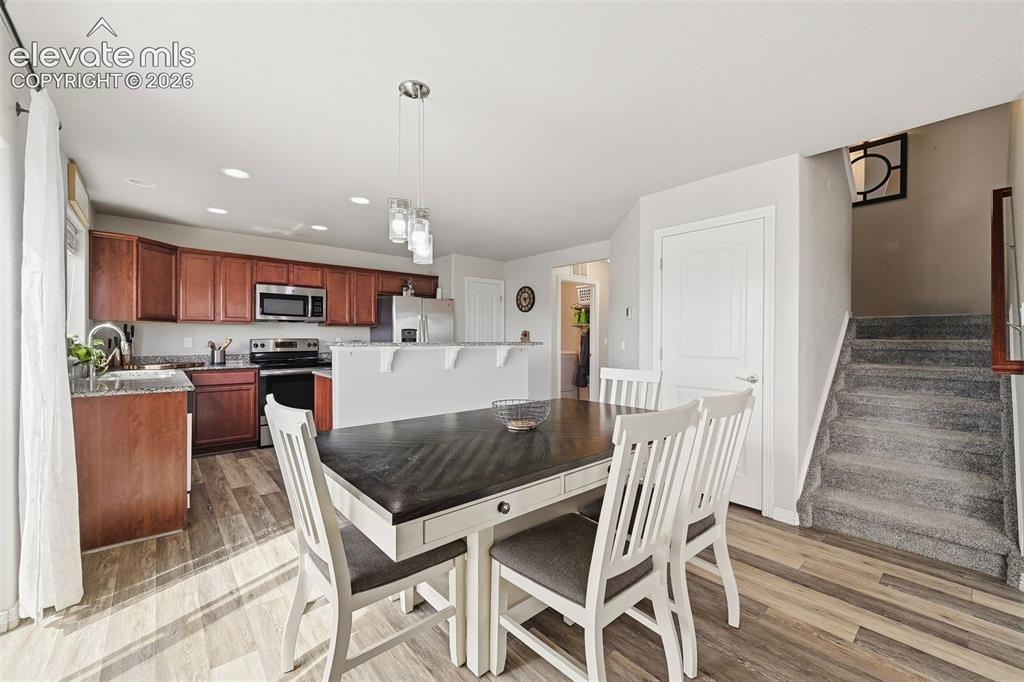 Image 17 of 42: Dining Area