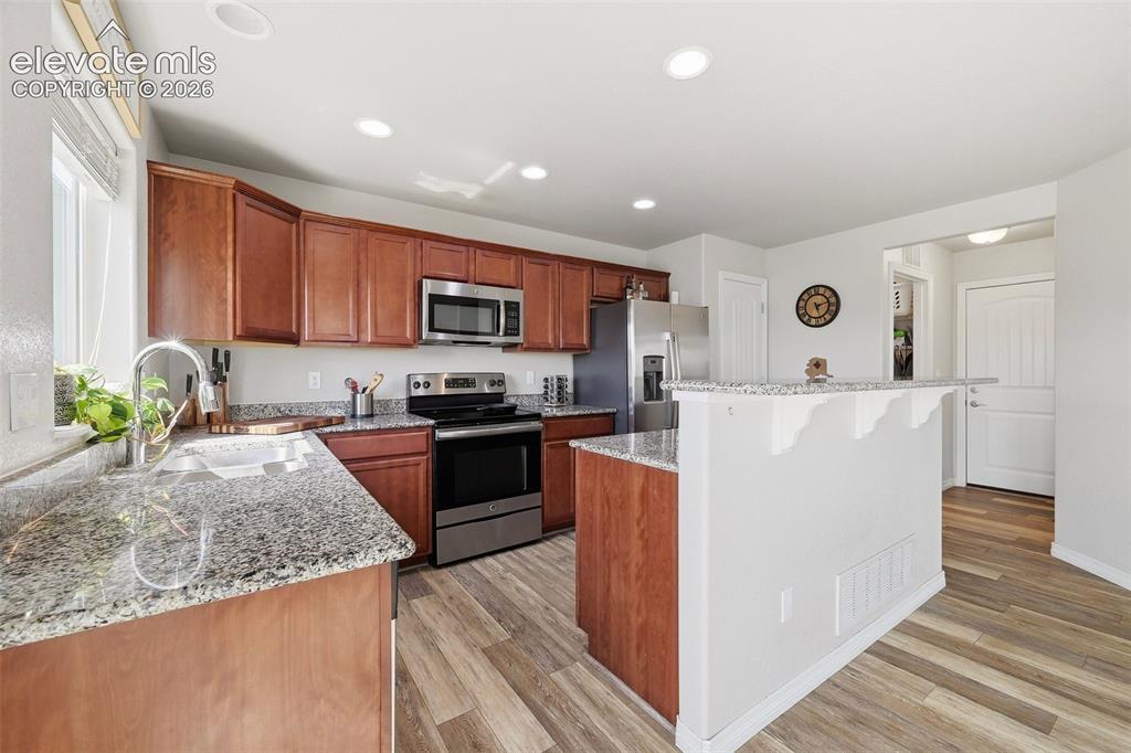 Image 18 of 42: Kitchen