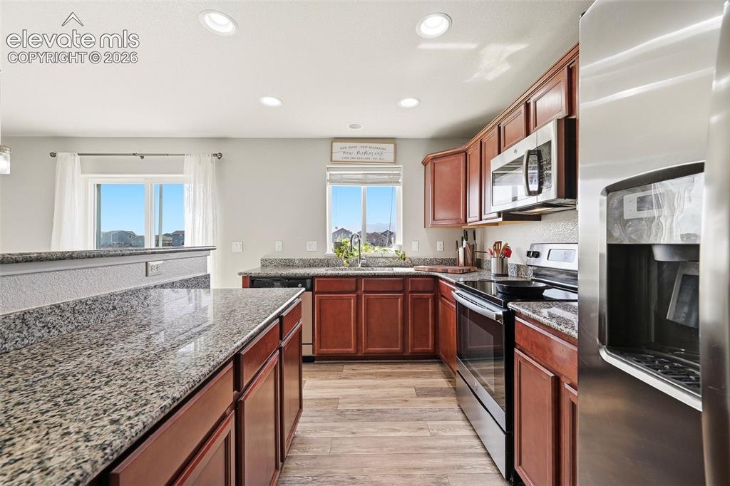 Image 20 of 42: Kitchen