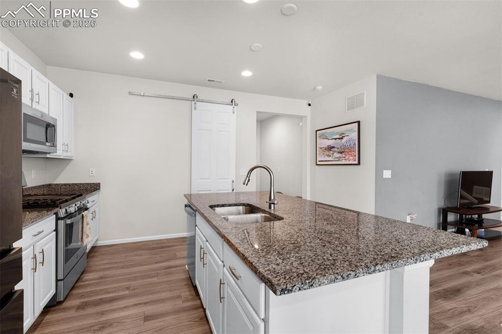 Image 10 of 44: Kitchen