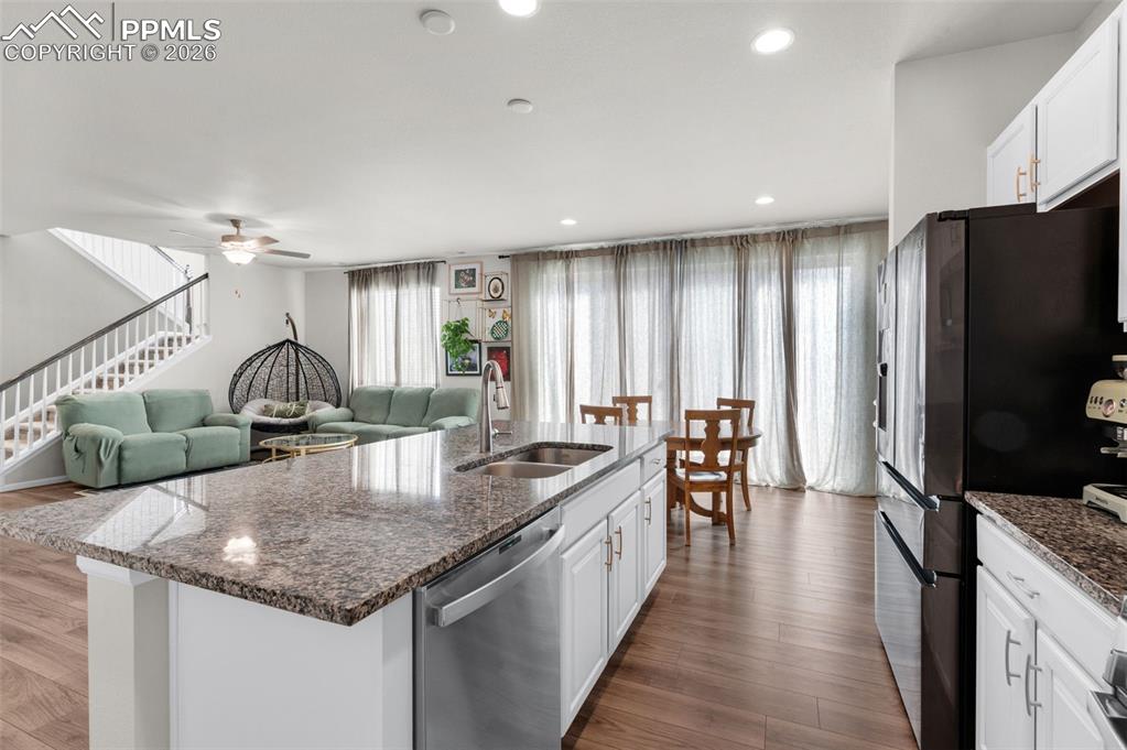 Image 11 of 44: Kitchen