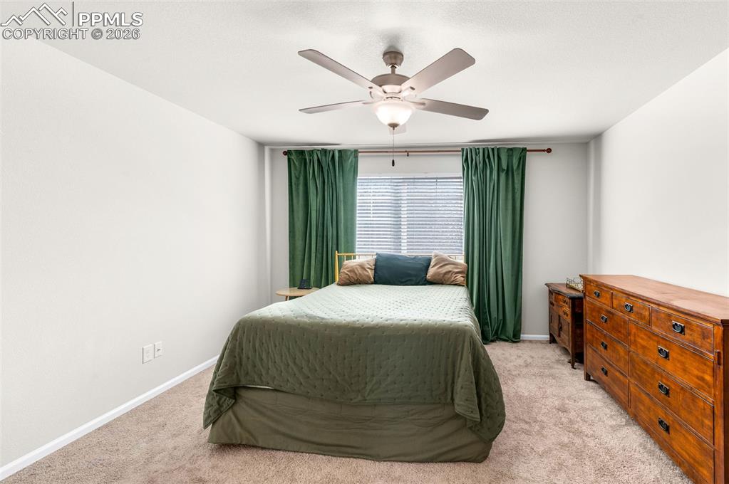 Image 18 of 44: Bedroom