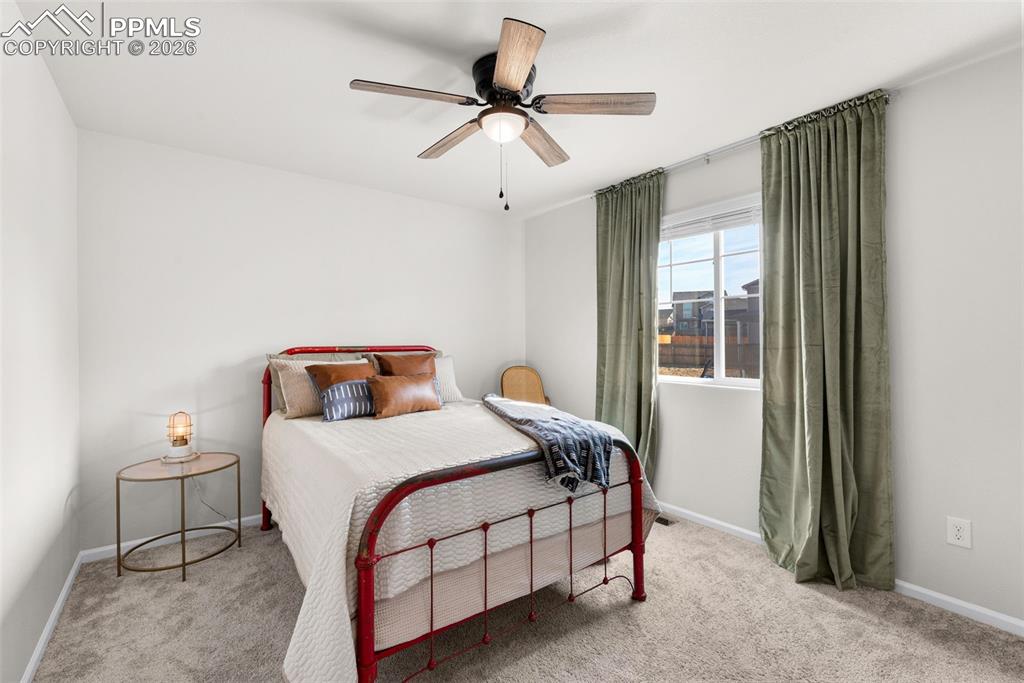 Image 23 of 44: Bedroom