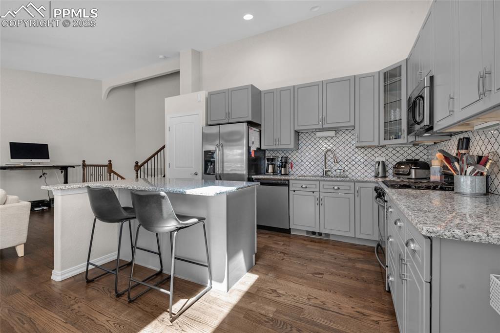 Image 12 of 40: Kitchen