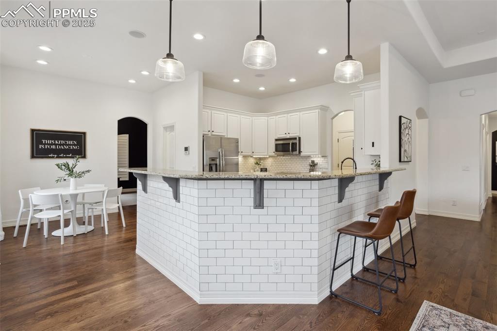 Image 10 of 49: Kitchen