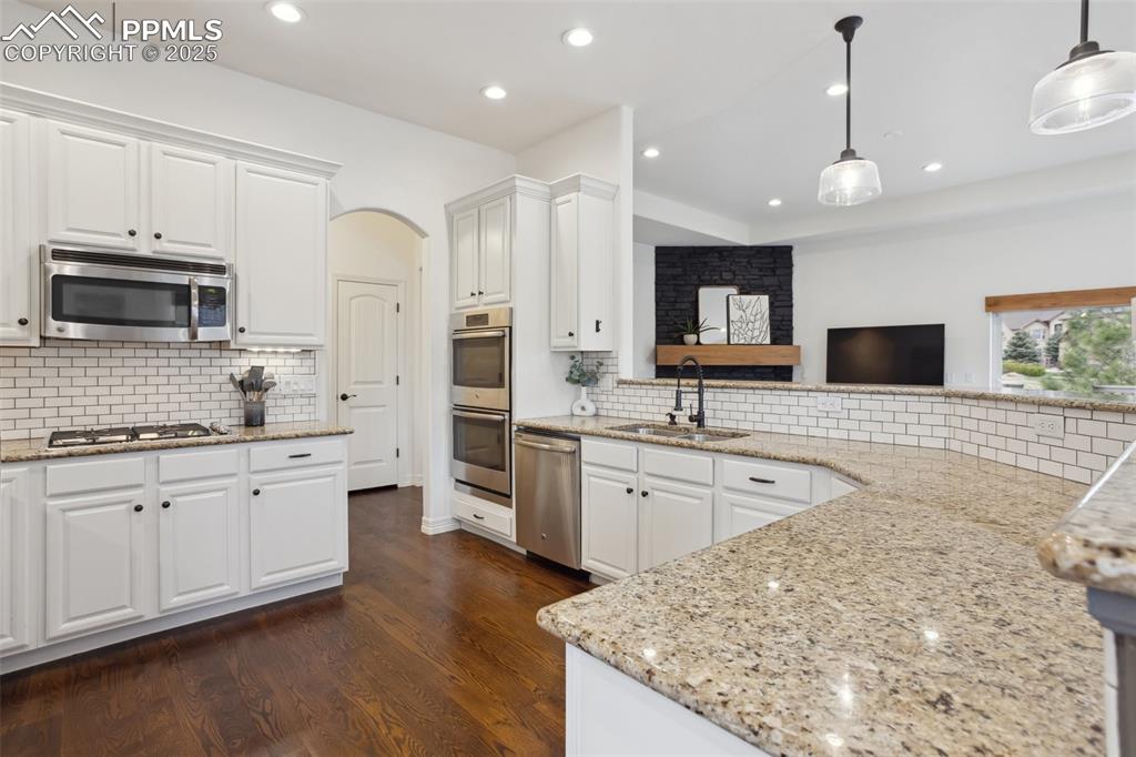 Image 11 of 49: Kitchen