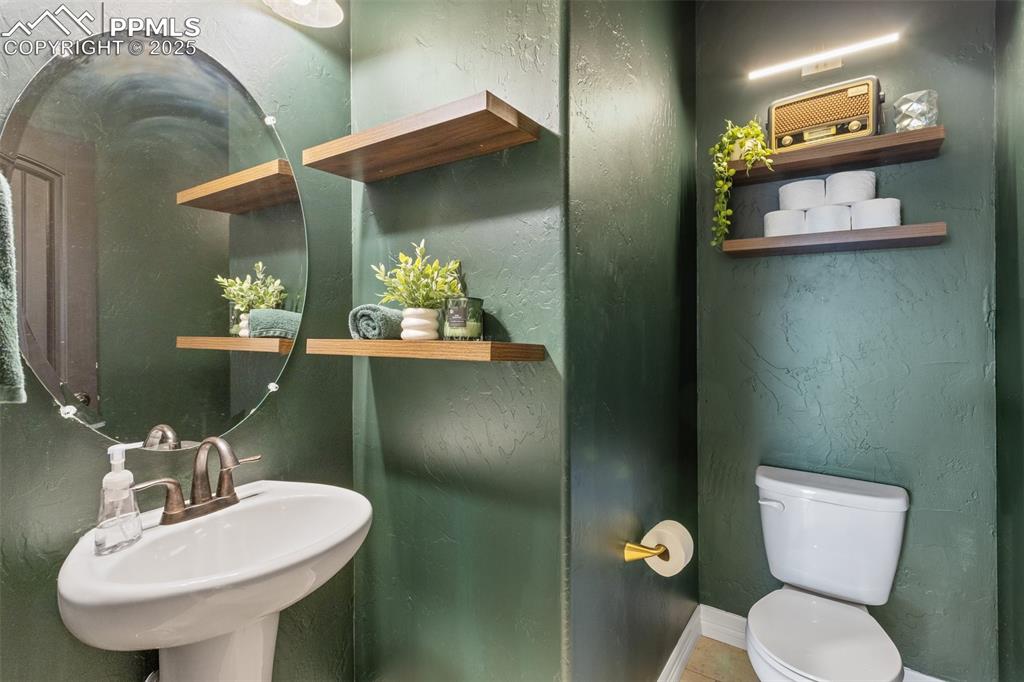 Image 13 of 49: Bathroom