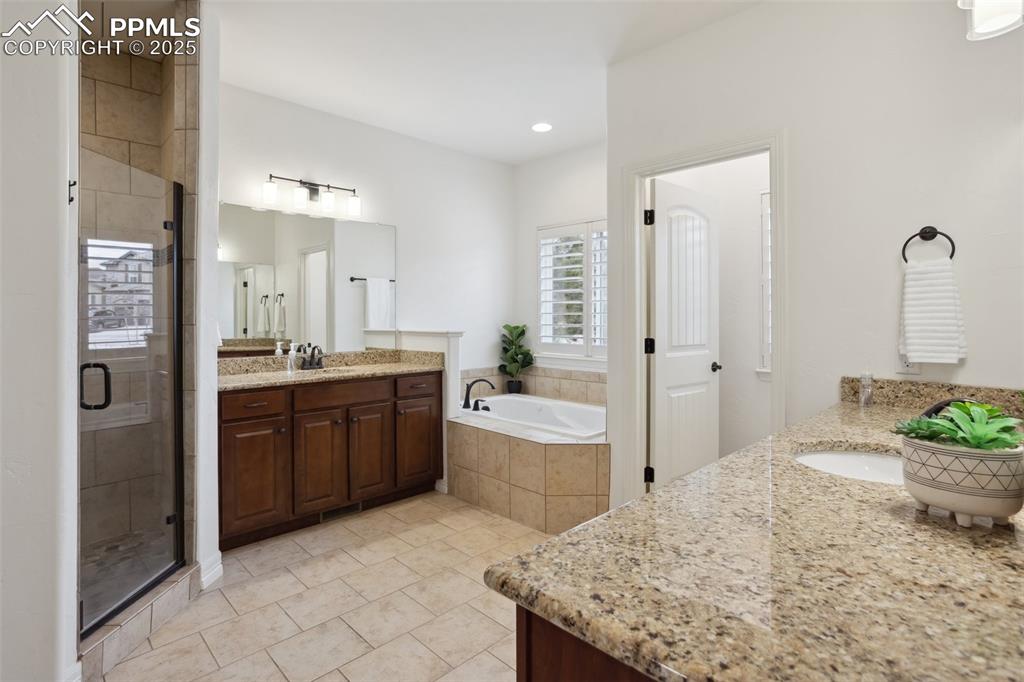 Image 17 of 49: Bathroom