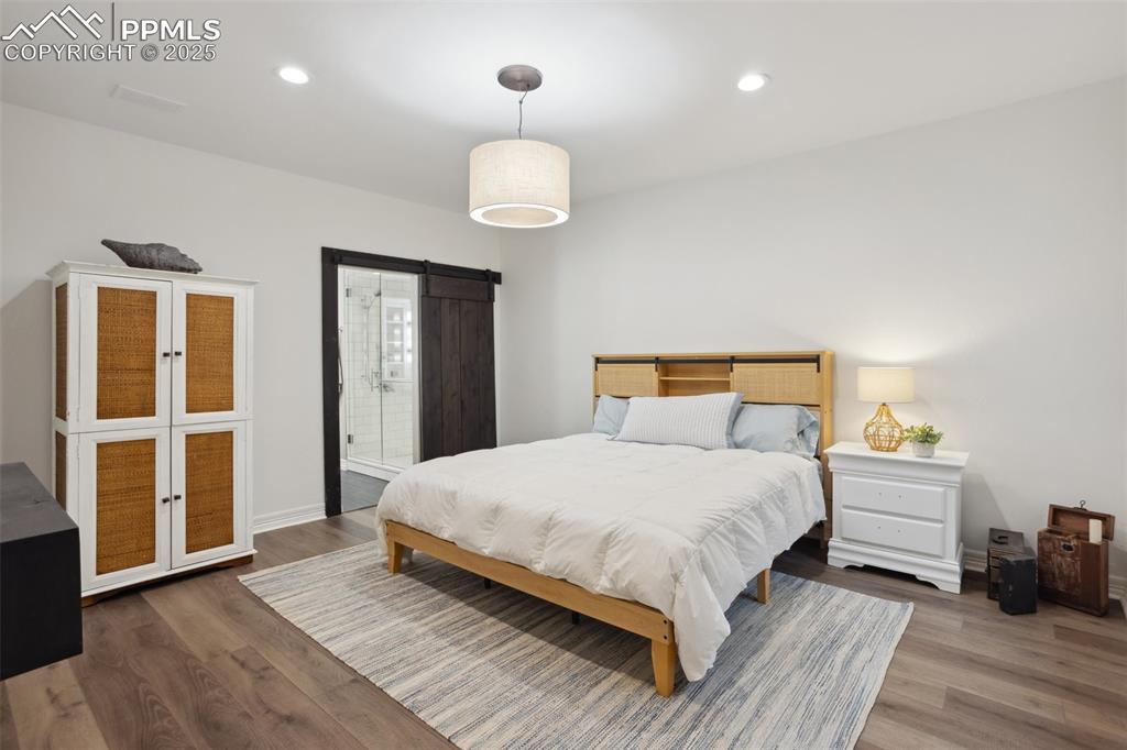 Image 18 of 49: Bedroom