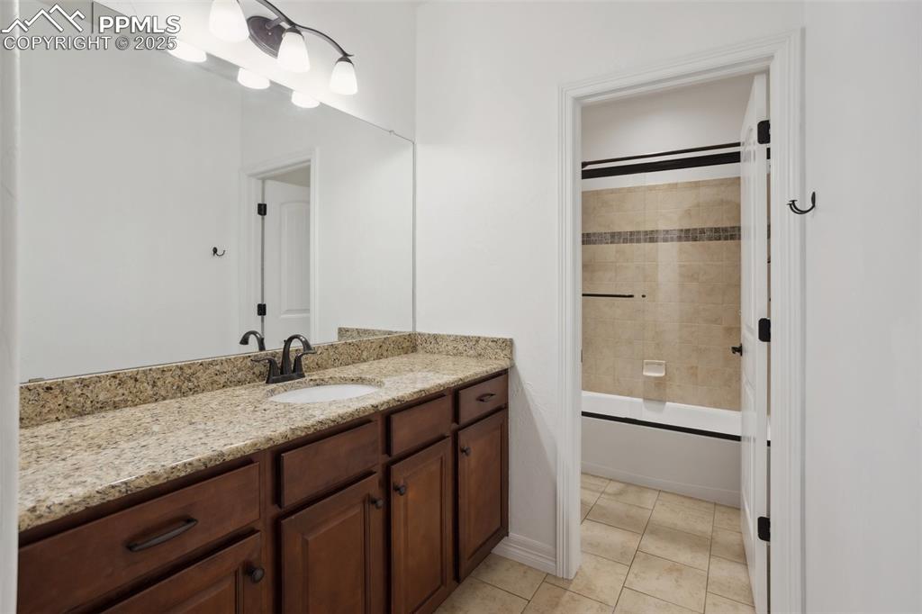 Image 25 of 49: Bathroom