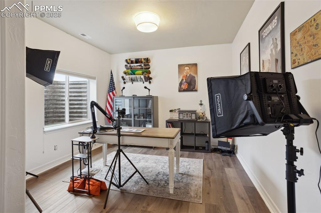 Image 28 of 49: Office