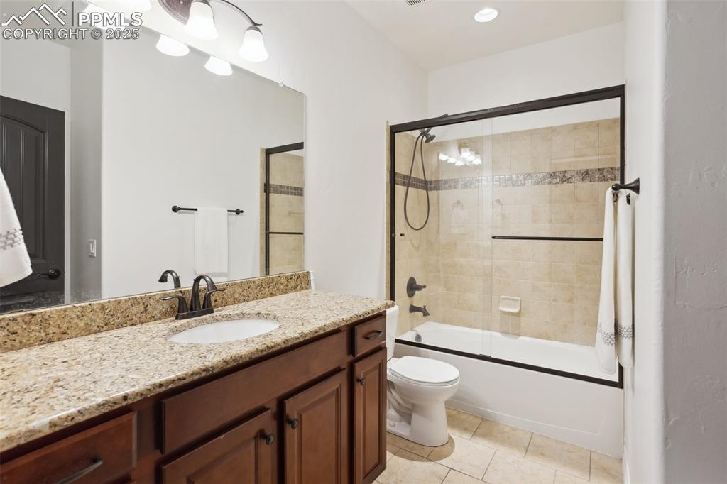 Image 30 of 49: Bathroom