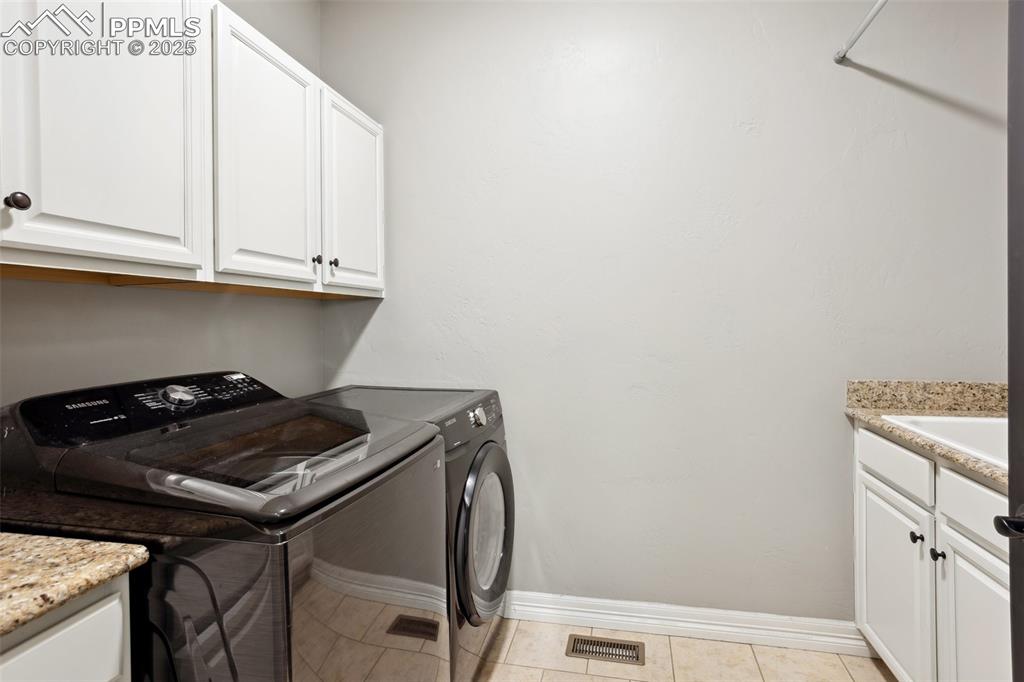 Image 32 of 49: Laundry