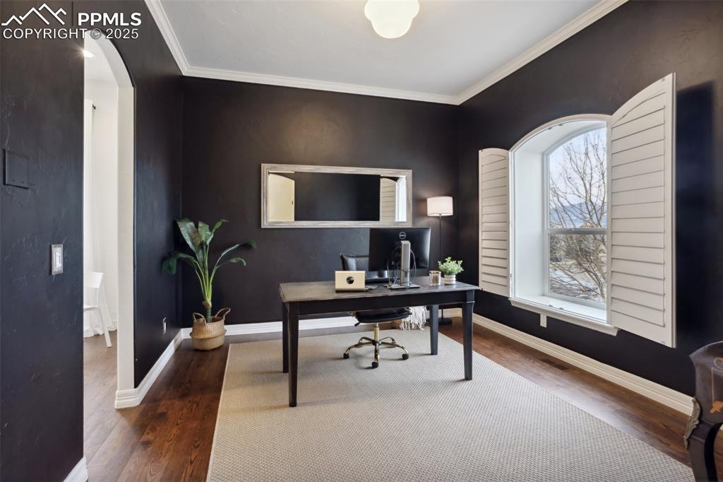 Image 6 of 49: Office