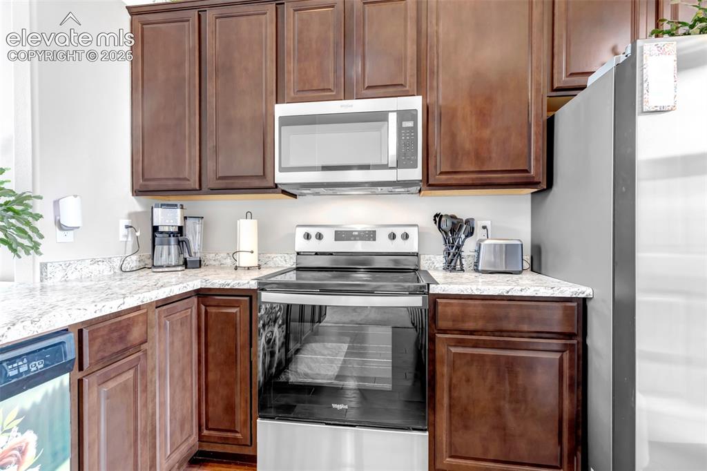 Image 12 of 50: Kitchen