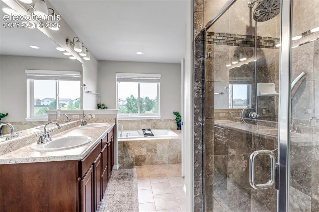 Image 16 of 50: 5 PIECE BATH WITH A HUGE CLOSET!