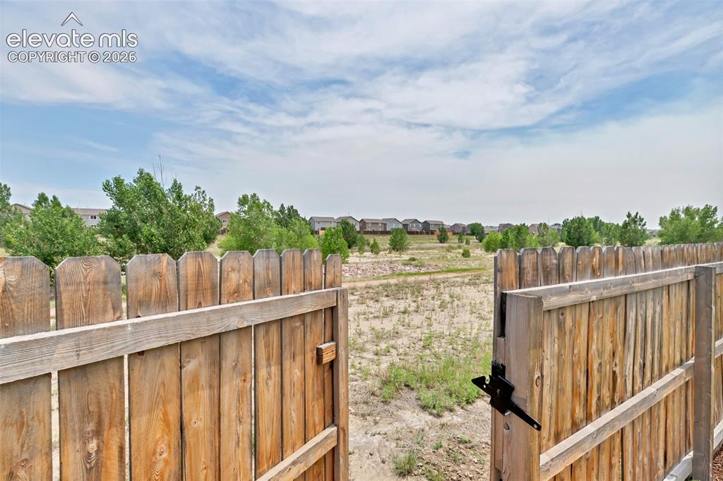 Image 41 of 50: OPENS TO OPEN SPACE AND PATHS.