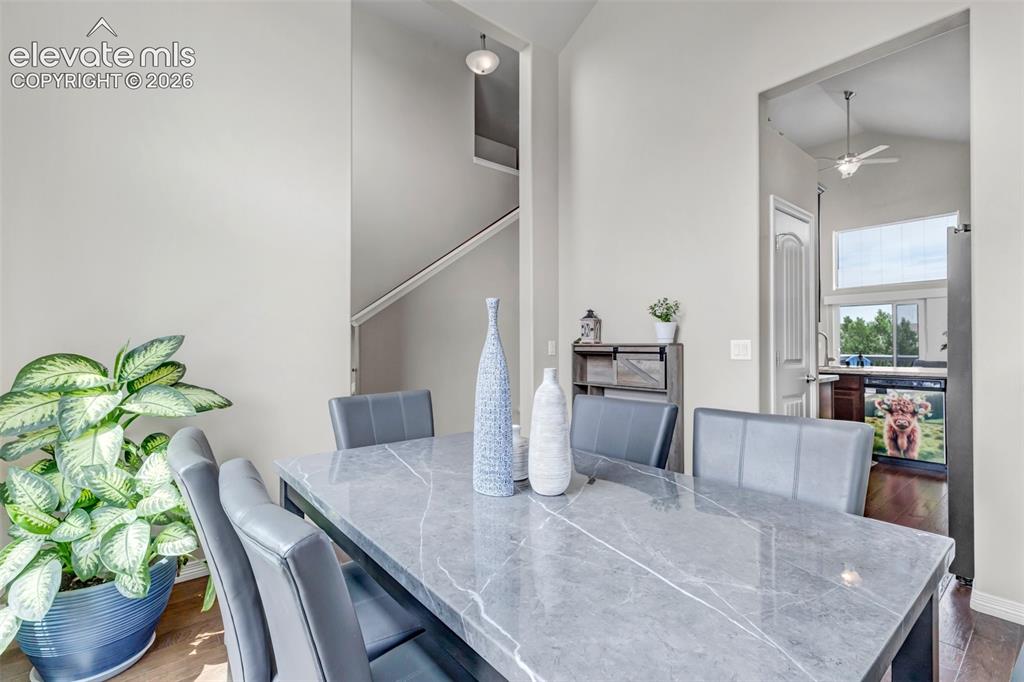 Image 7 of 50: Dining Area