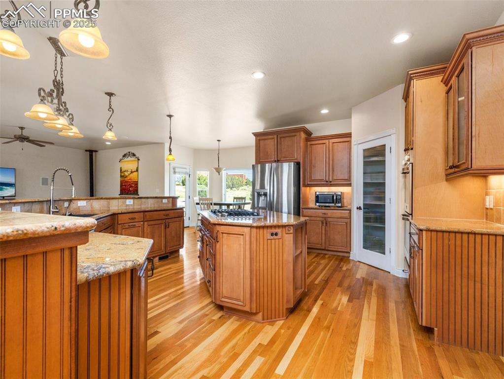 Image 13 of 44: Kitchen