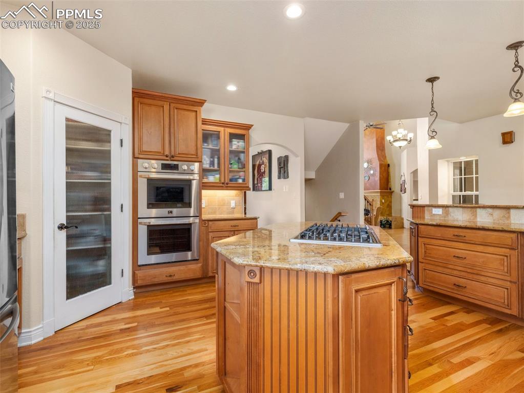 Image 14 of 44: Kitchen