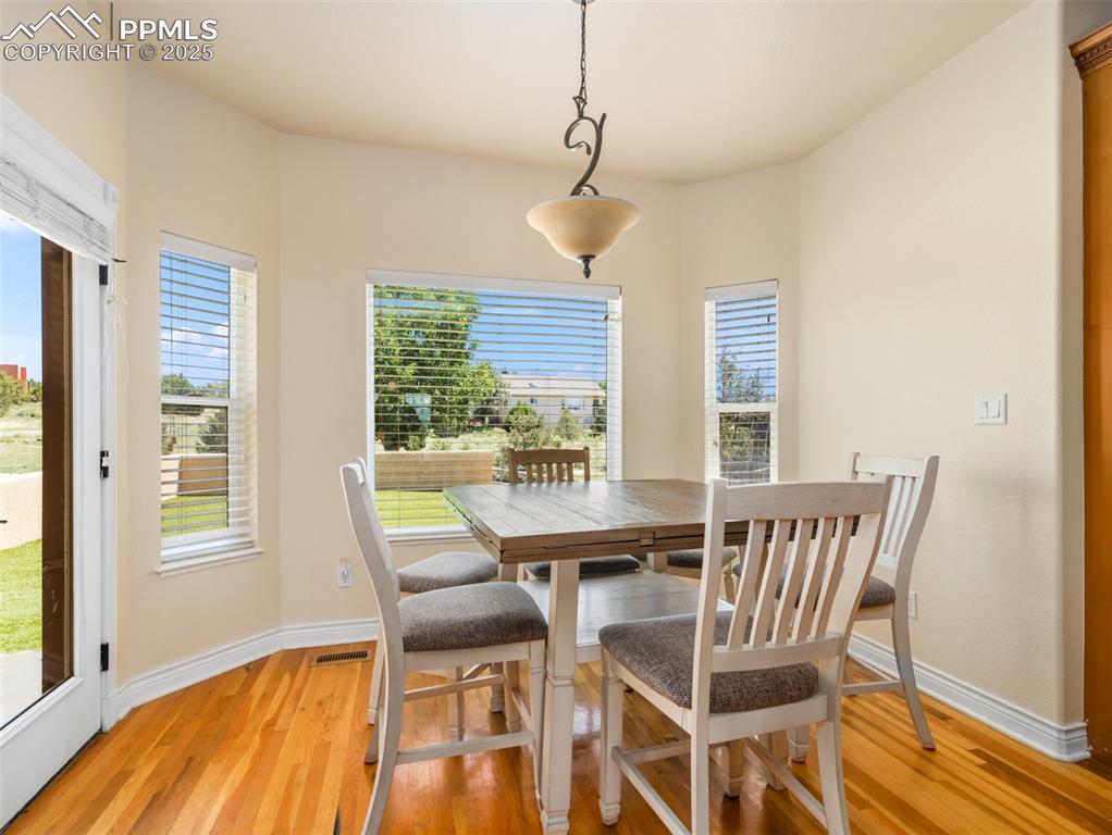 Image 15 of 44: Dining Area
