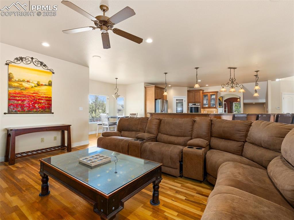 Image 16 of 44: Living Room
