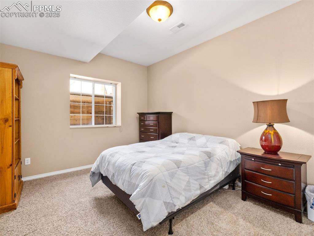 Image 32 of 44: Bedroom