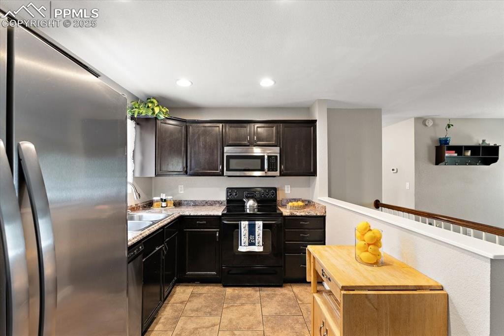 Image 10 of 37: Kitchen