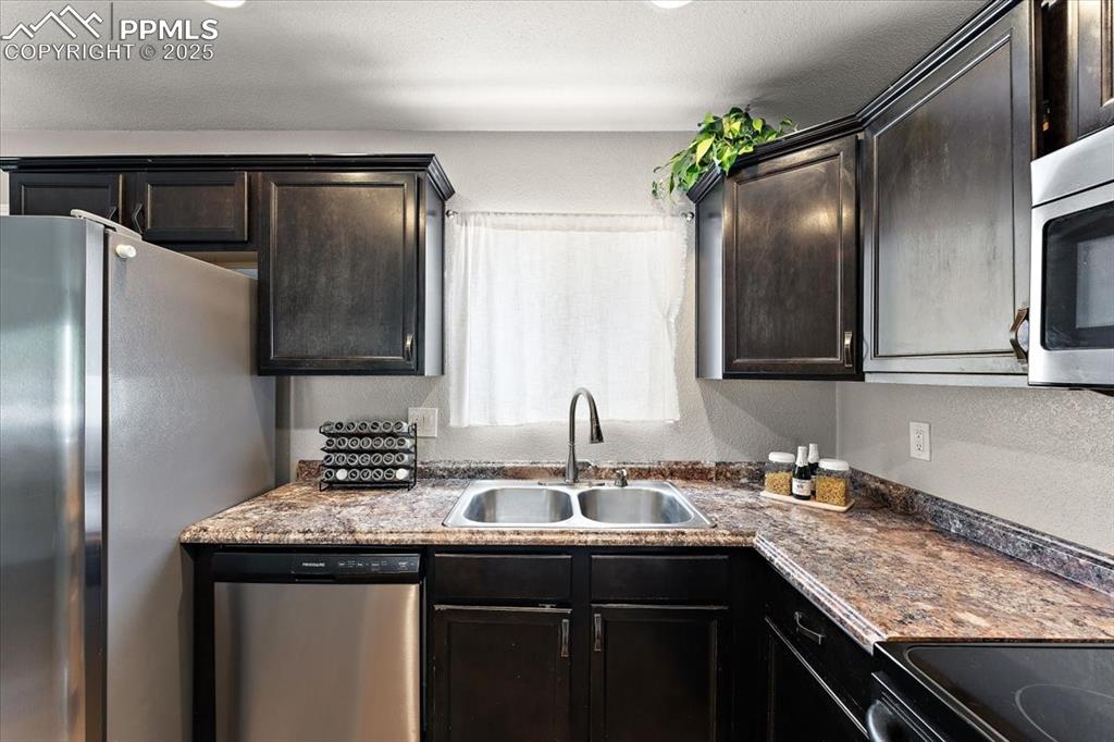 Image 12 of 37: Kitchen